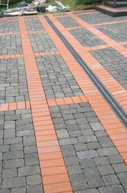 Kostka brukowa w nowoczesnym układzie.